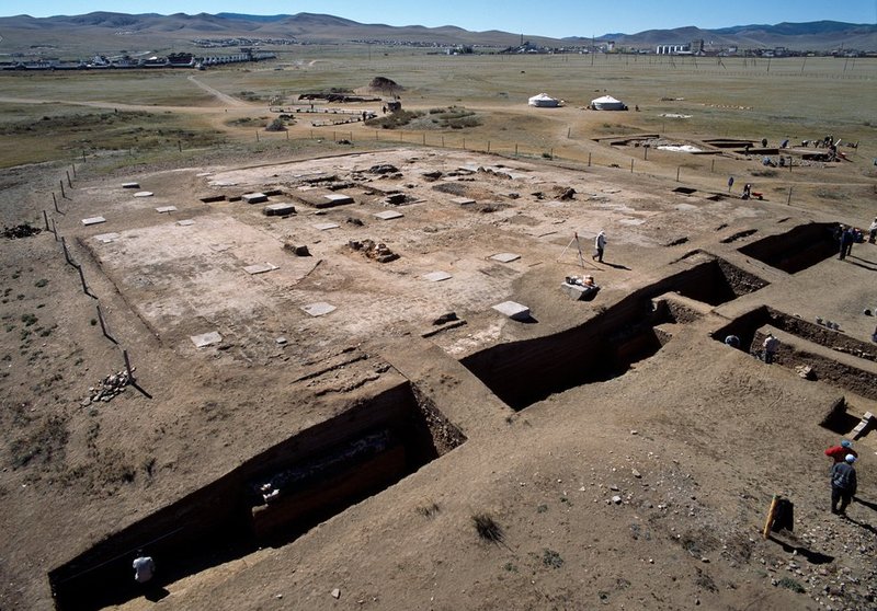 Excavation of the Great Hall in the south-west corner of Karakorum