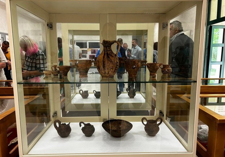 Ausstellung der Funde des Projekts "Fürstengräber aus der frühen Bronzezeit Montenegros“